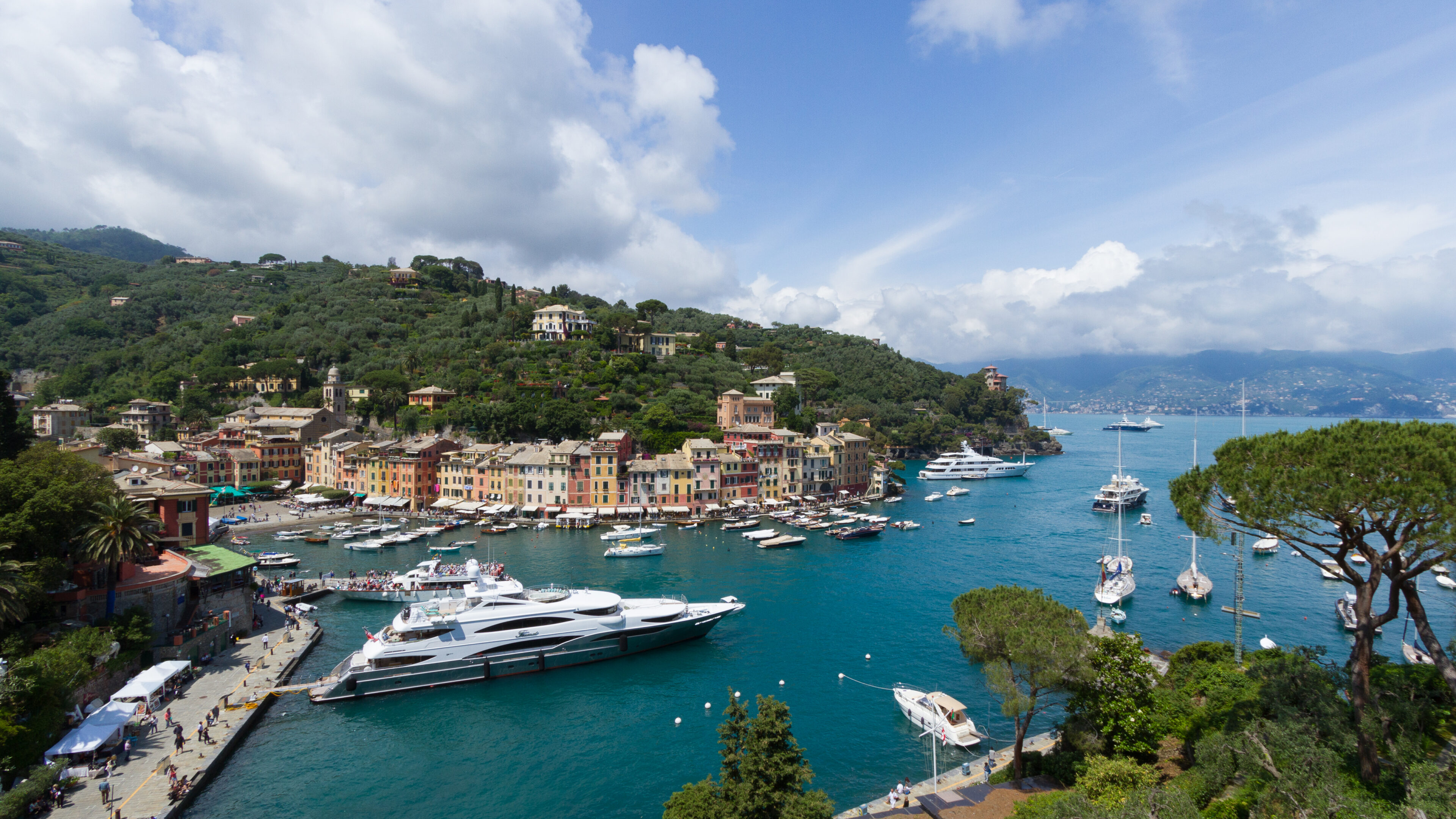 Trump vil skabe Gaza om til et stykke Riviera. Her italienske Portofino, kendt fra den britiske kostumedramaserie Hotel Portofino. Der skal vist arbejdes på sagen. Foto: Pierre-Selim Huard