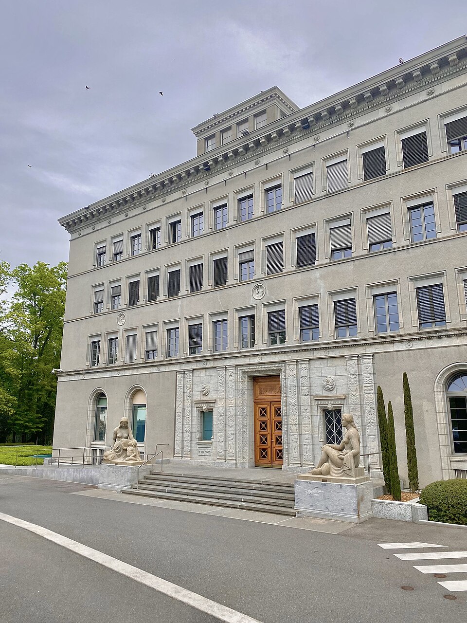 World Trade Organisation, der efterfulgte GATT (General Agreement on Tariffs and Trade) i 1995, ligger i det smukke Centre William Rappard i Genève. Gad vide, hvad de nu skal beskæftige sig med, når det vigtigste medlem, USA, har erklæret handelskrig mod resten af verden?
