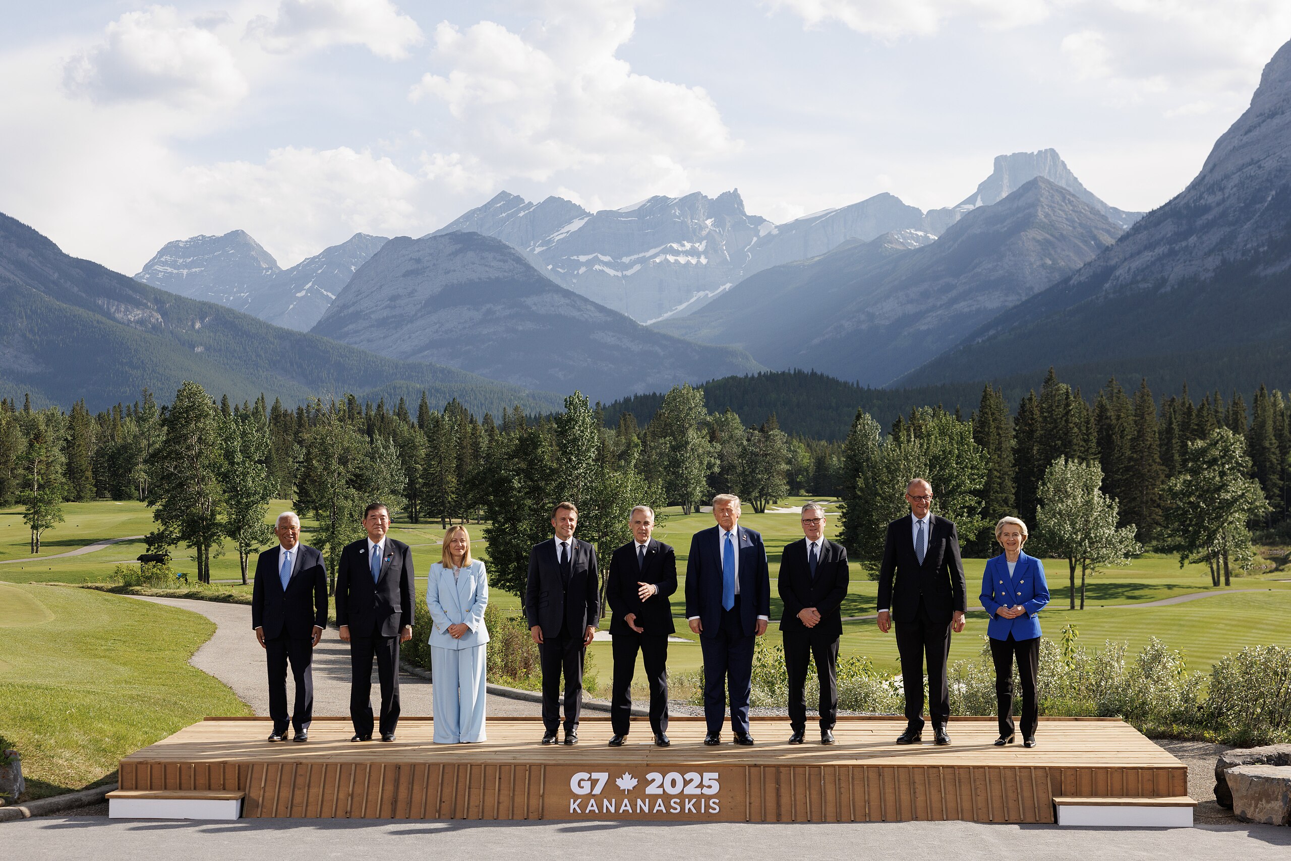 Familiefoto af G7-familien i Kananaskis.