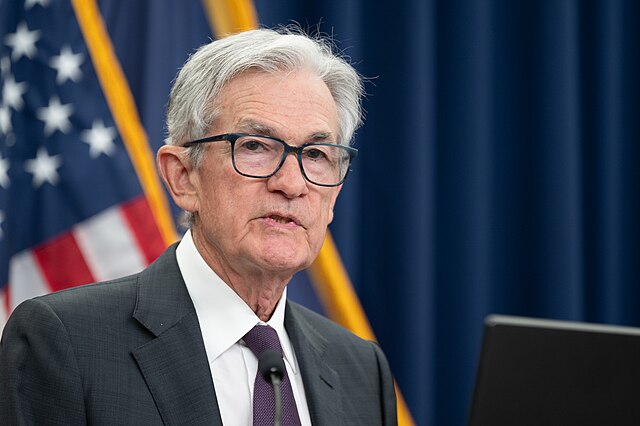 Efter mange måneder med uændret rente åbner Powell op for en rentenedsættelse, som analytikere først havde spået til december