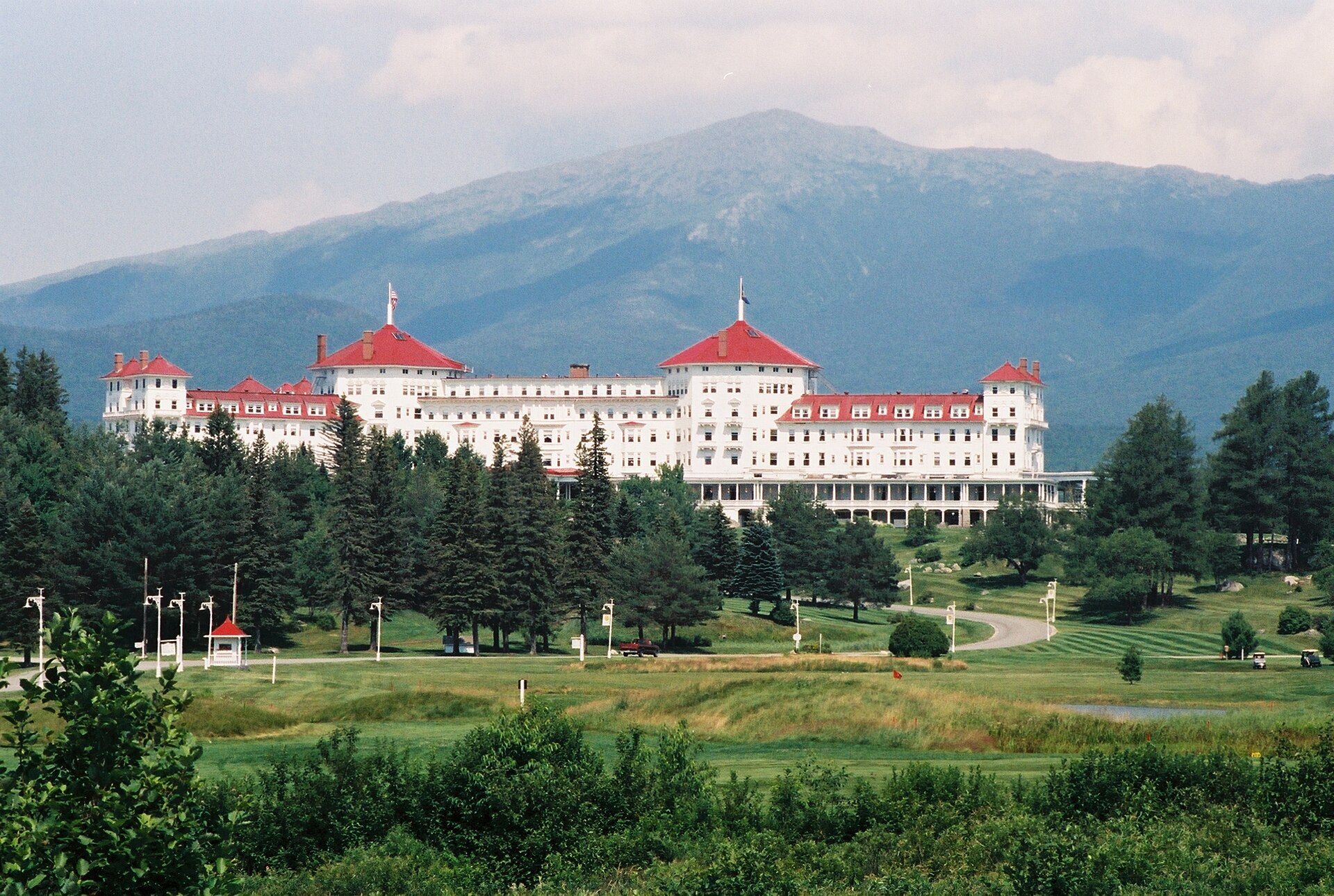 Her på Mount Washington Hotel i Bretton Woods, New Hampshire, udtænkte økonomer som J. M. Keynes og Harry Dexter White Vestens økonomiske fremtid efter 2. verdenskrig. Foto: Wikimedia Commons
